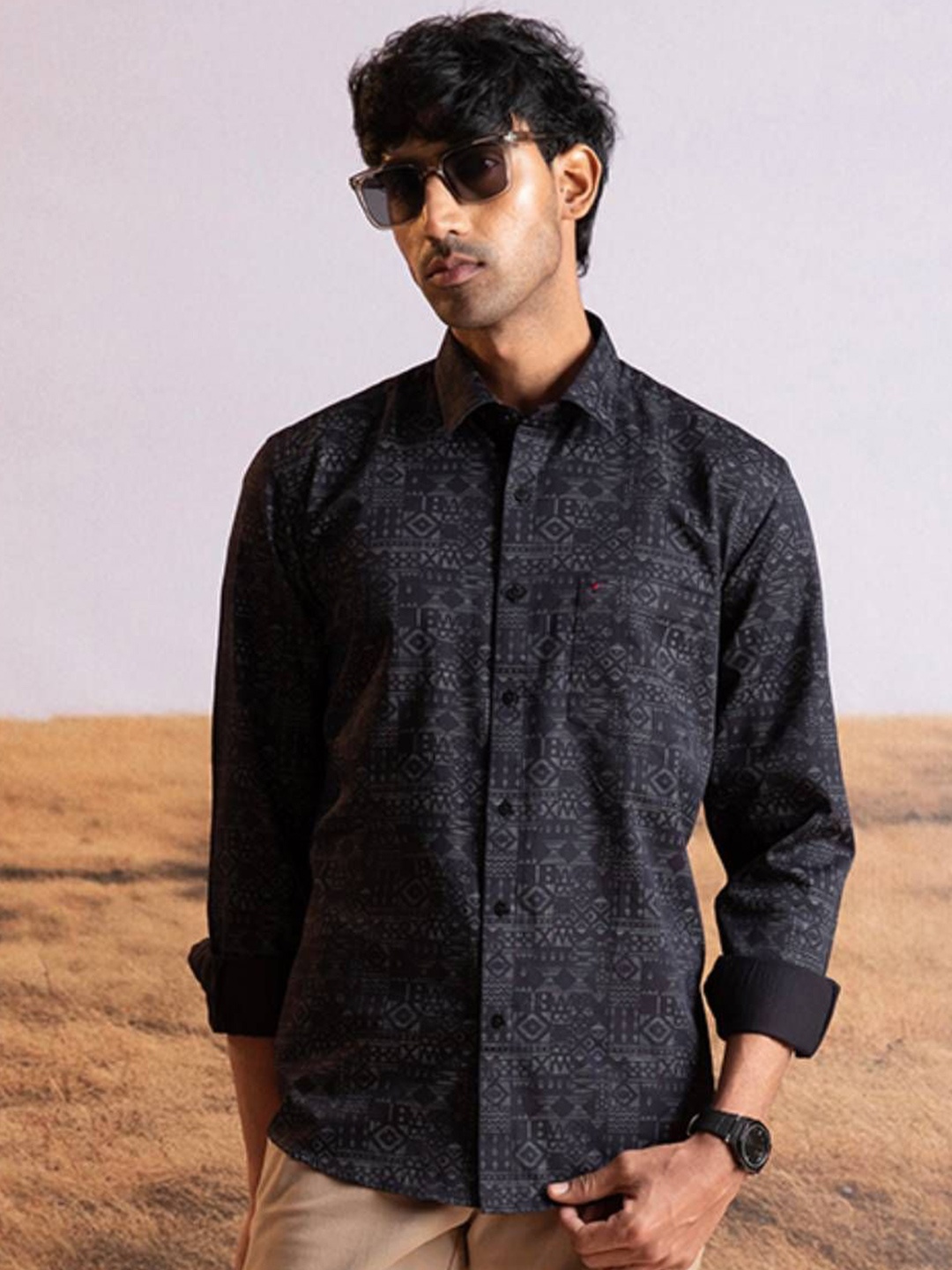 

Sero Men Smart Fit Spread Collar Geometric Printed Cotton Casual Shirt, Black