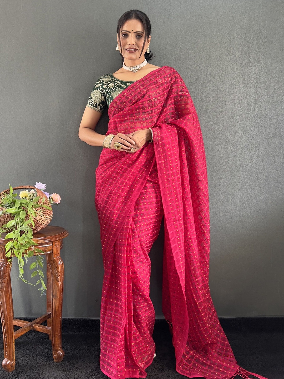 

JULEE Ethnic Motifs Printed Saree, Pink