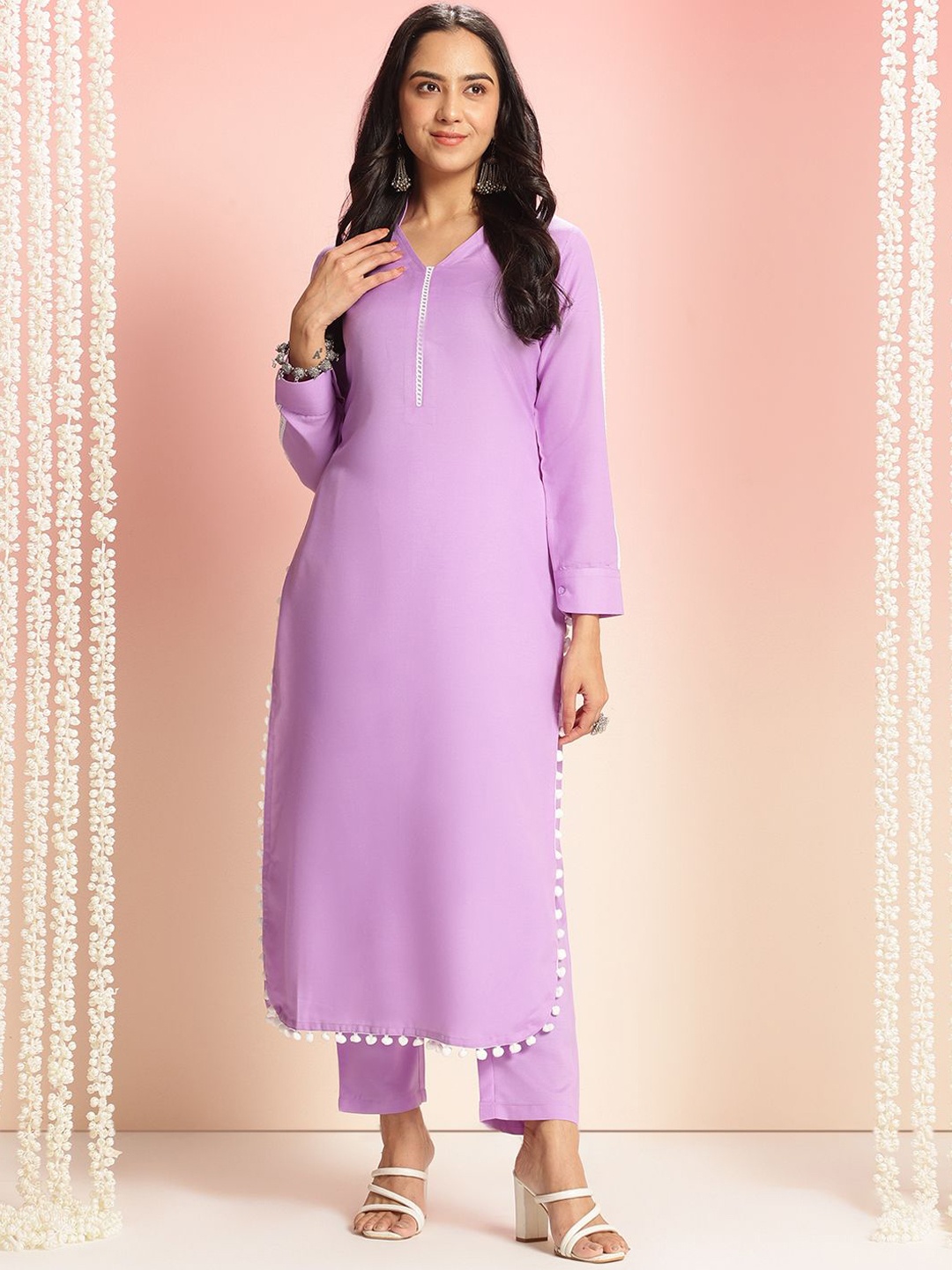 

GoSriKi Mandarin Collar Straight Kurta With Trouser, Purple
