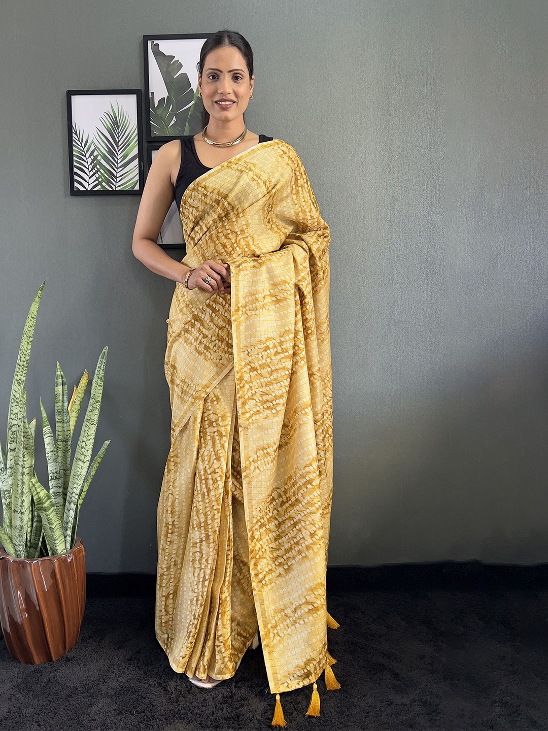 

Aika Bandhani Printed Ready To Wear Saree, Yellow