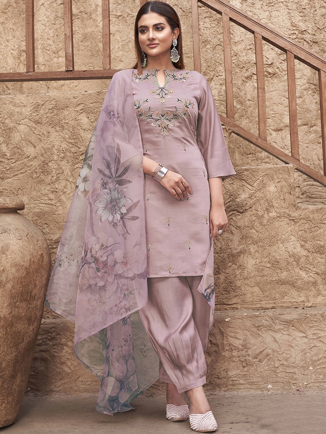 

Tikhi Imli Mauve Floral Embroidered Thread Work Straight Kurta With Patiala & Dupatta