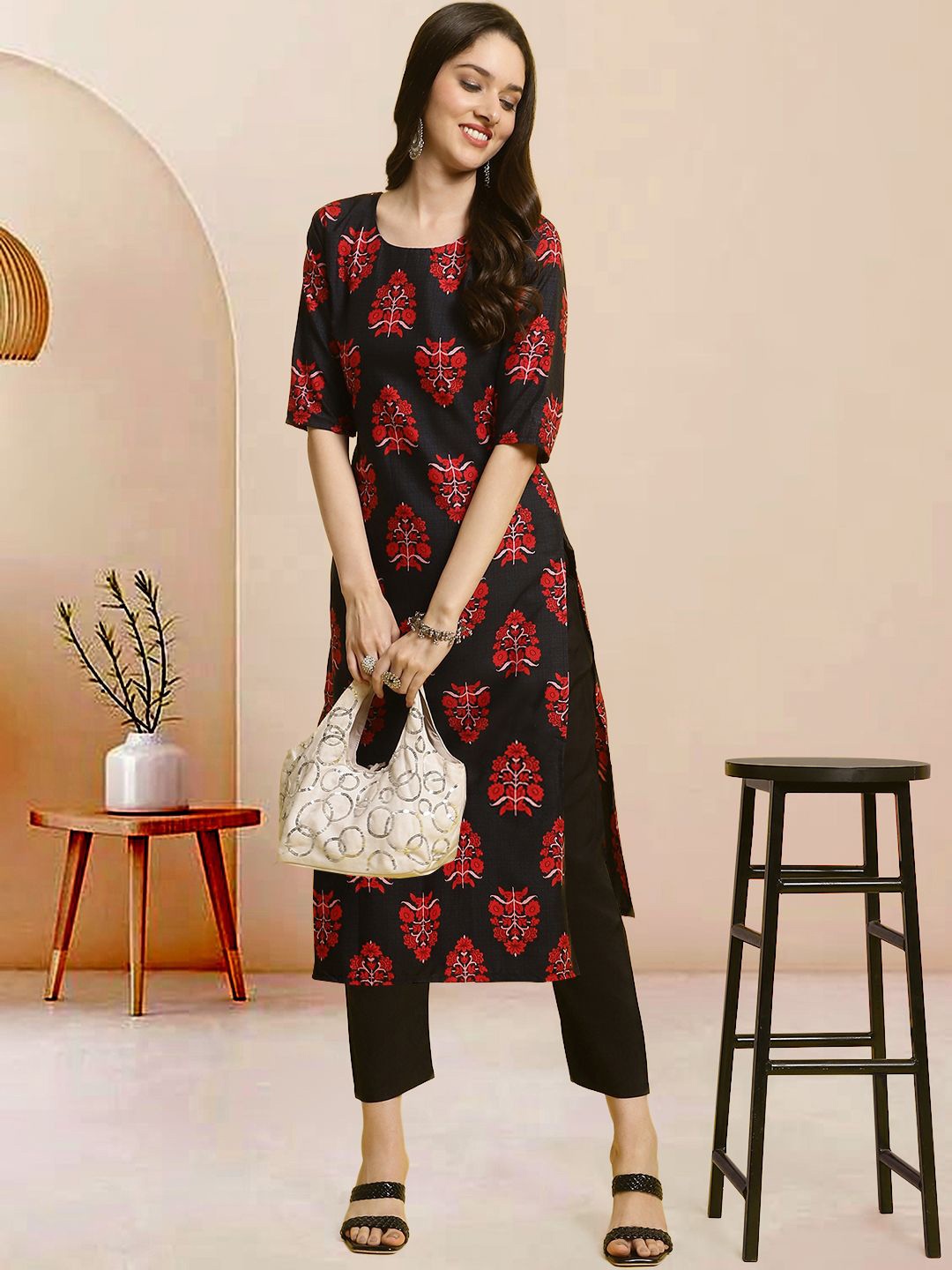 

Moda Rapido Women Ethnic Motifs Printed Regular Kurta with Trousers, Navy blue