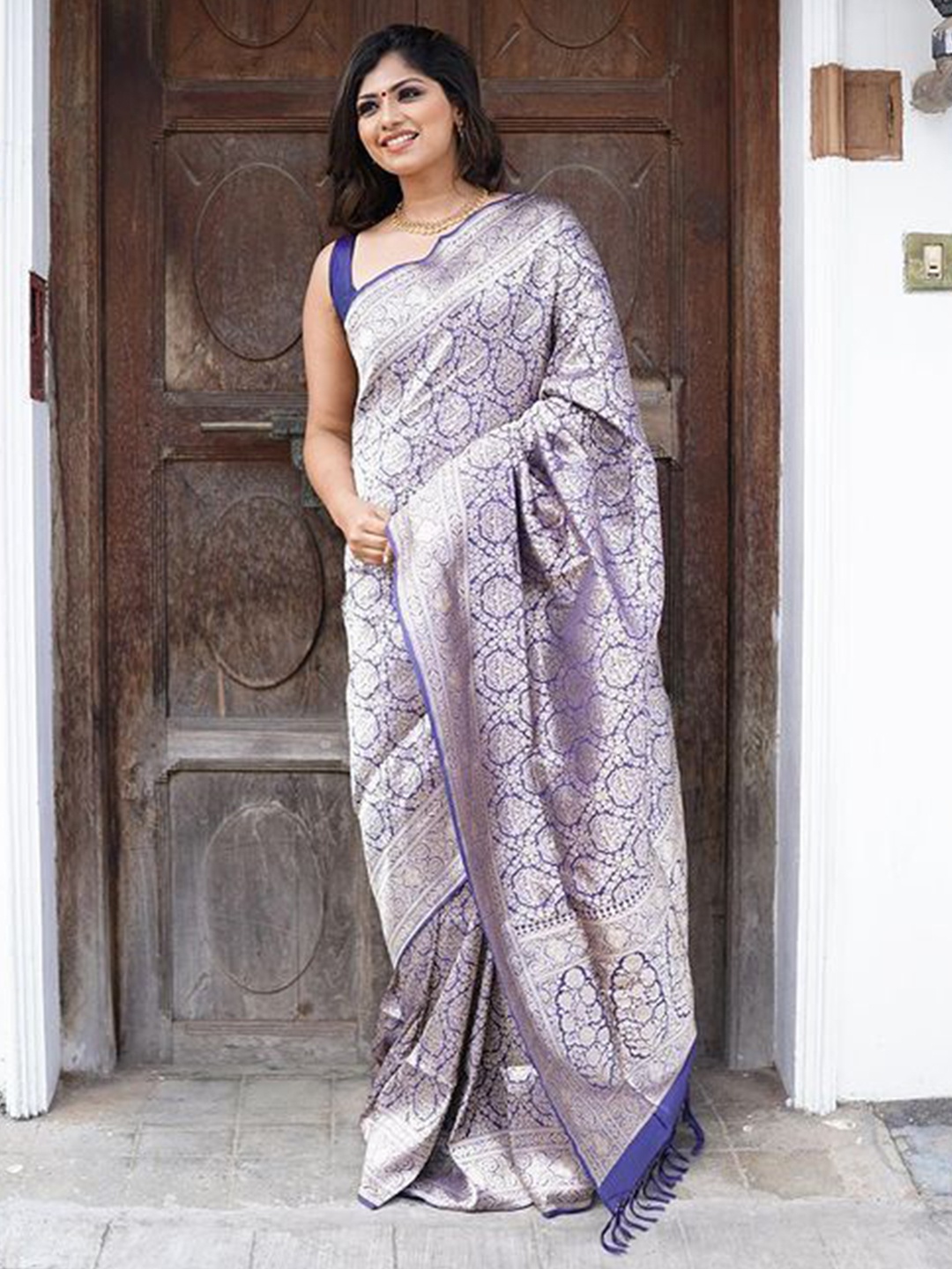 

Krimmple Woven Design Ethnic Motifs Zari Saree, Navy blue