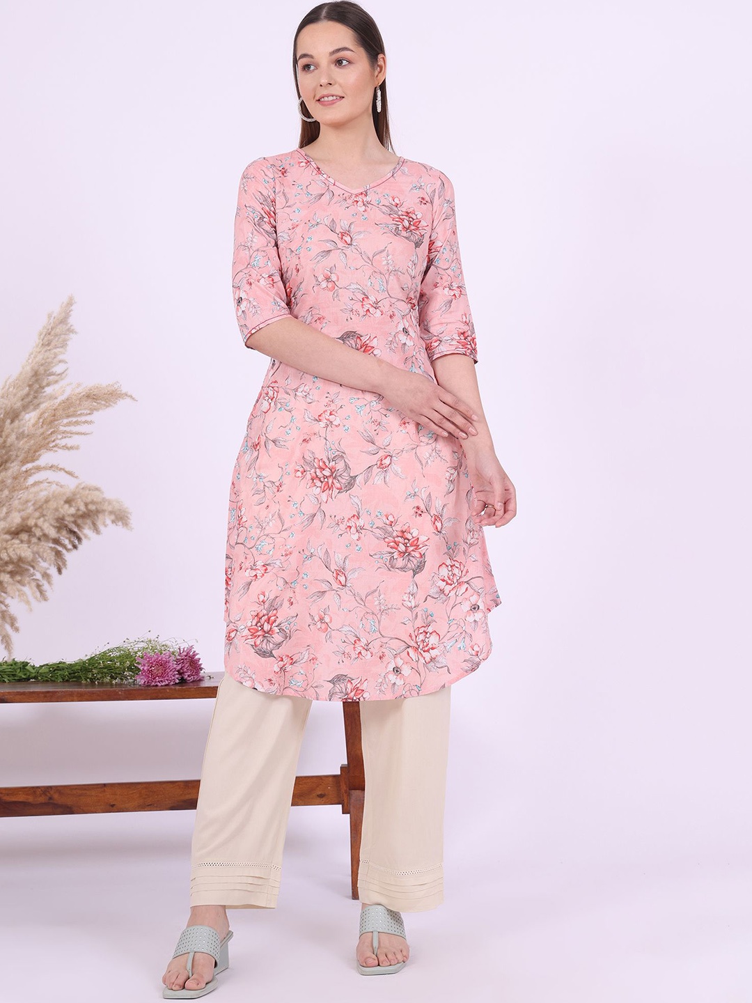 

AURELIA Floral Printed V- Neck Pure Cotton Straight Kurta, Pink