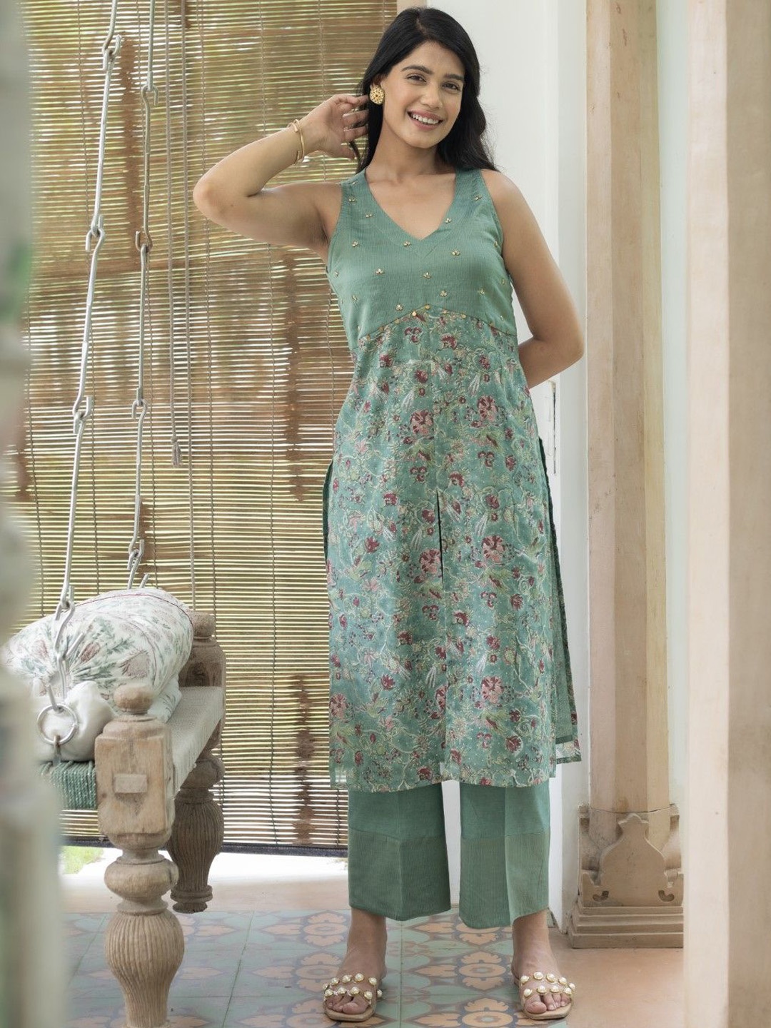 

ANUVAS Women Floral Printed Thread Work A-Line Kurta, Green