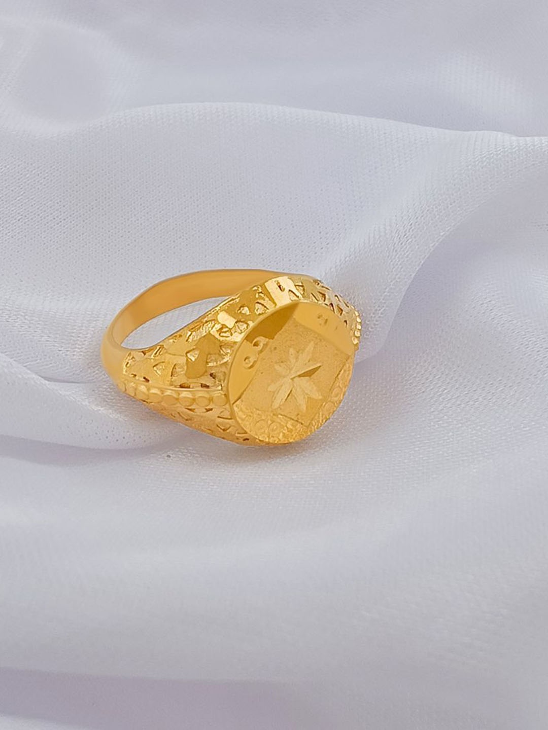 

Saizen Gold-Plated Finger Ring