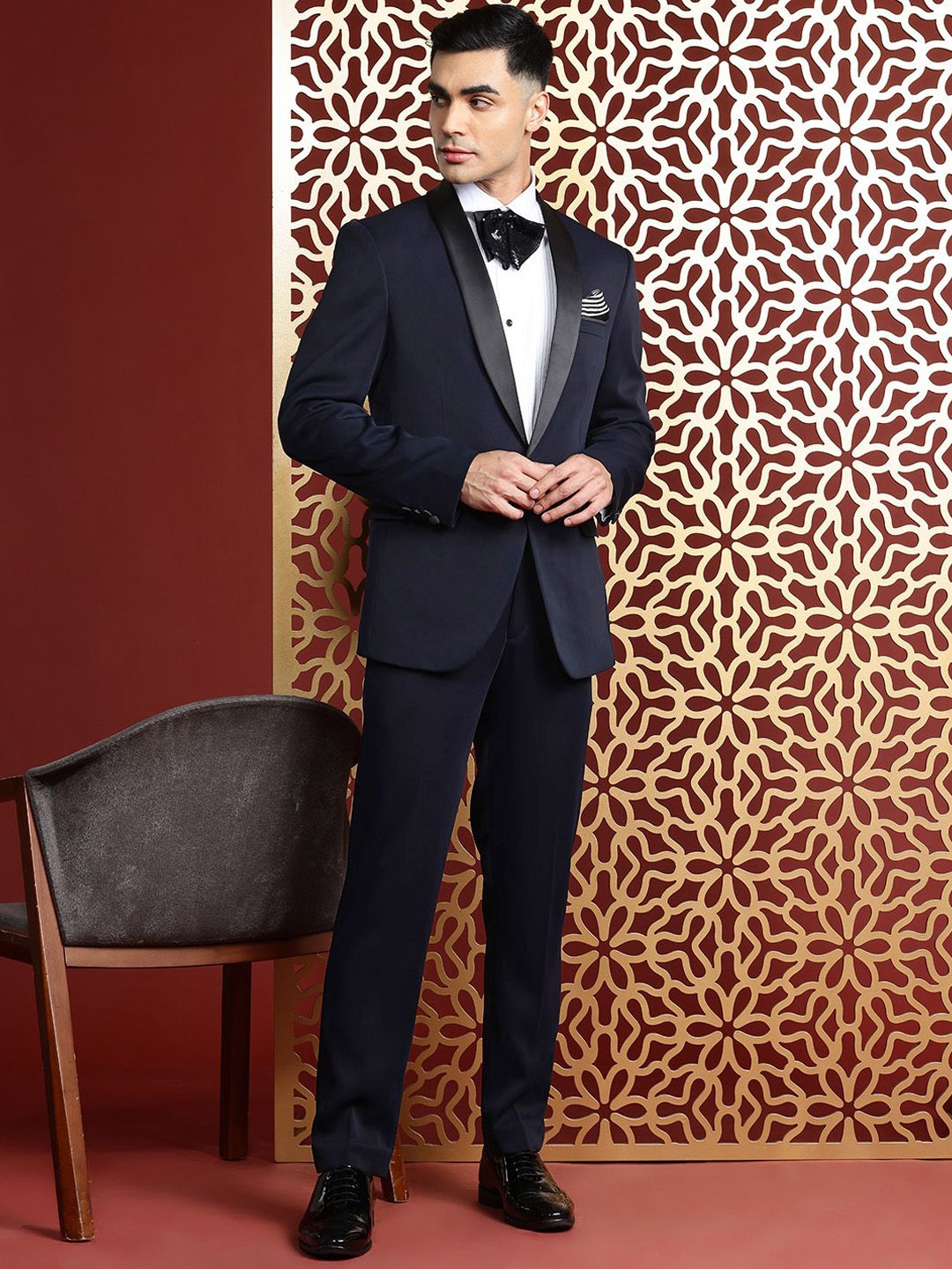 

MANQ Slim Fit Long Sleeve Tuxedo Blazer, Navy blue