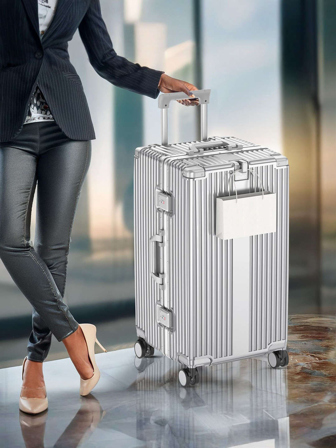 

THE CLOWNFISH Hauler Series Textured Hard Sided Cabin TrolleyBag, Silver