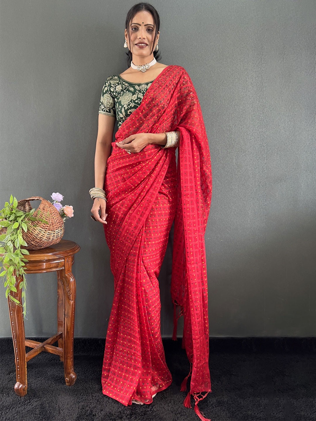 

JULEE Ethnic Motifs Printed Pure Chiffon Saree, Red