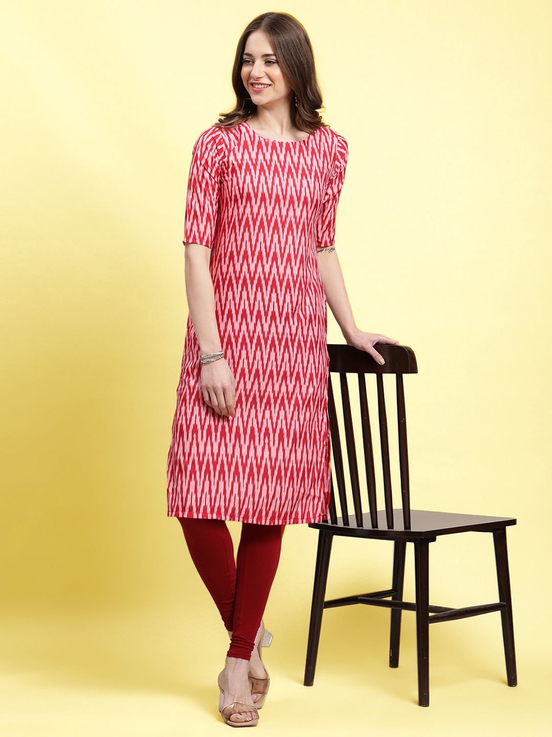 

Moda Rapido Chevron Round Neck Printed Straight Kurta, Red