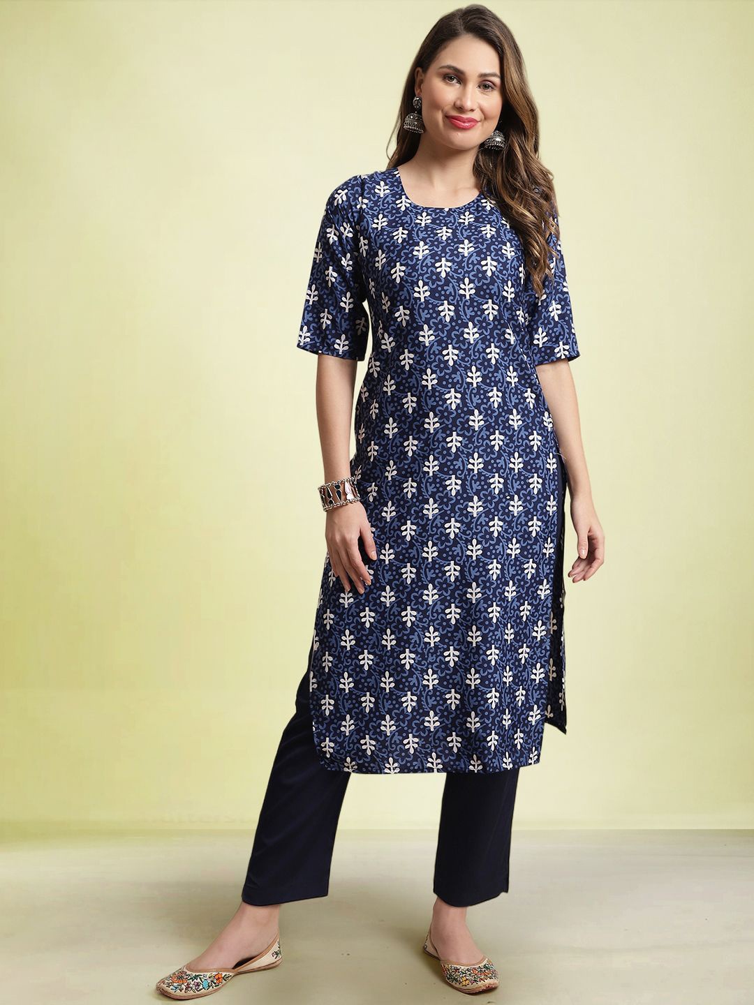 

Moda Rapido Floral Printed Round Neck Straight Kurta With Trousers, Blue