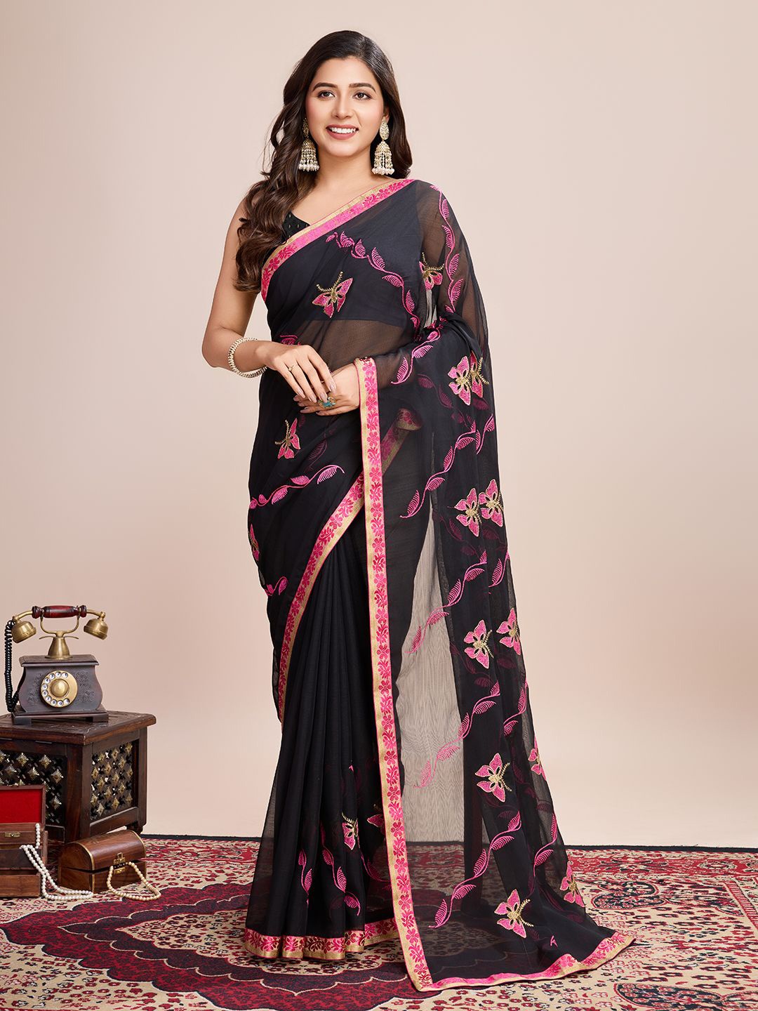 

VARNI FABRICS Floral Zari Pure Georgette Saree, Black