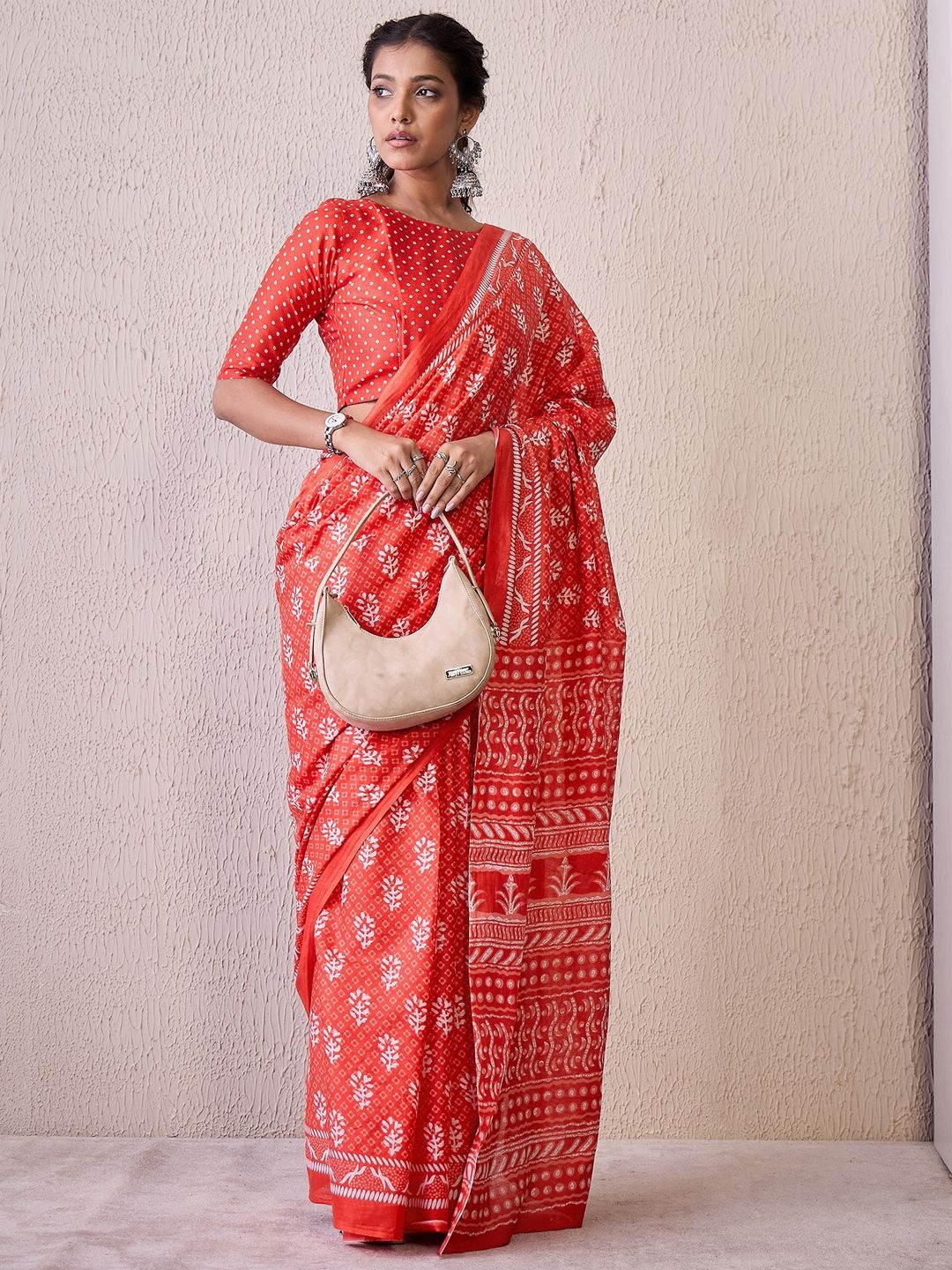 

KALINI Floral Printed Block Print Saree, Red