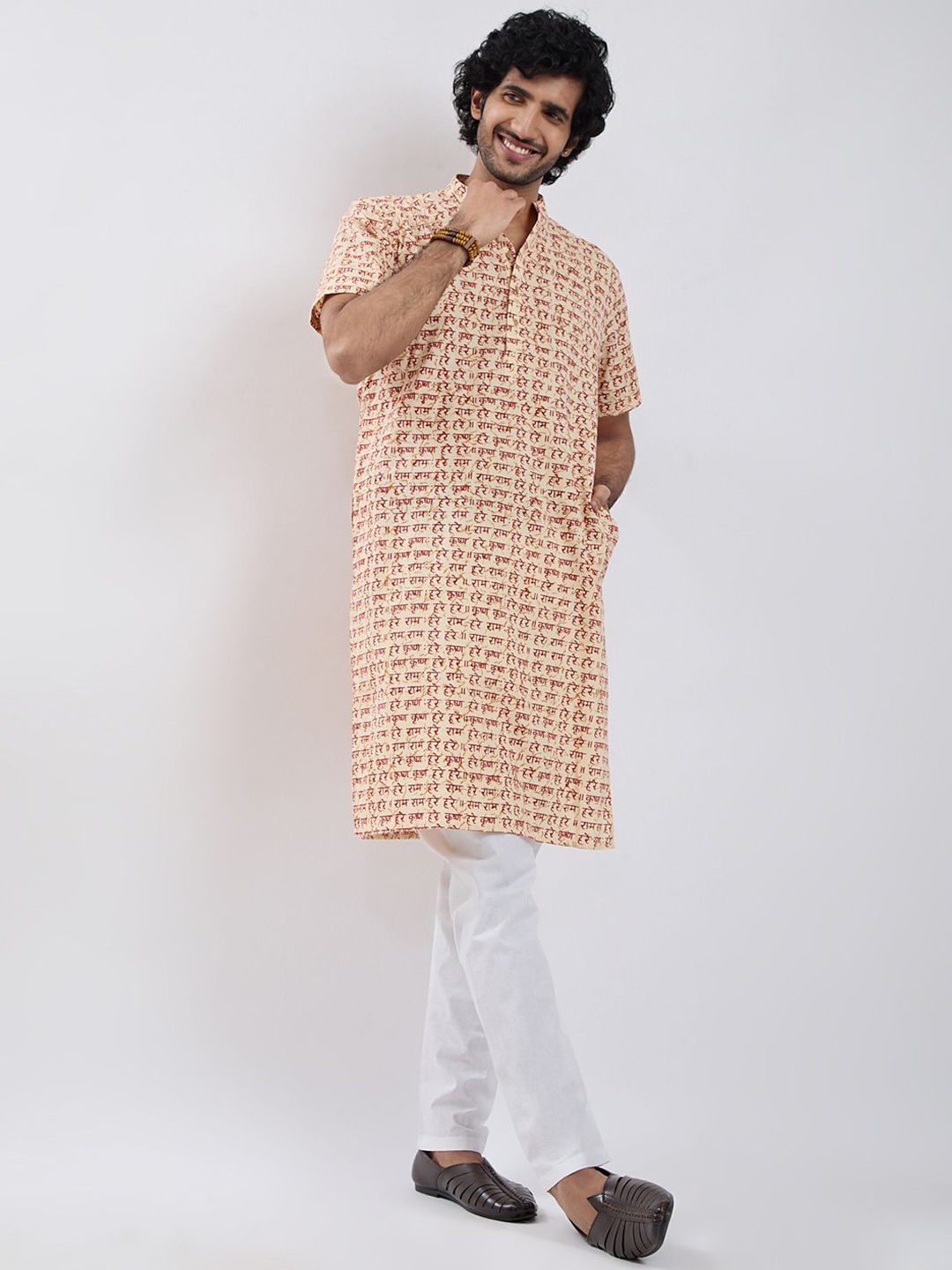 

VASTRAMAY Hare Krishna Hare Ram Printed Pure Cotton Straight Kurta with Pyjamas, Cream