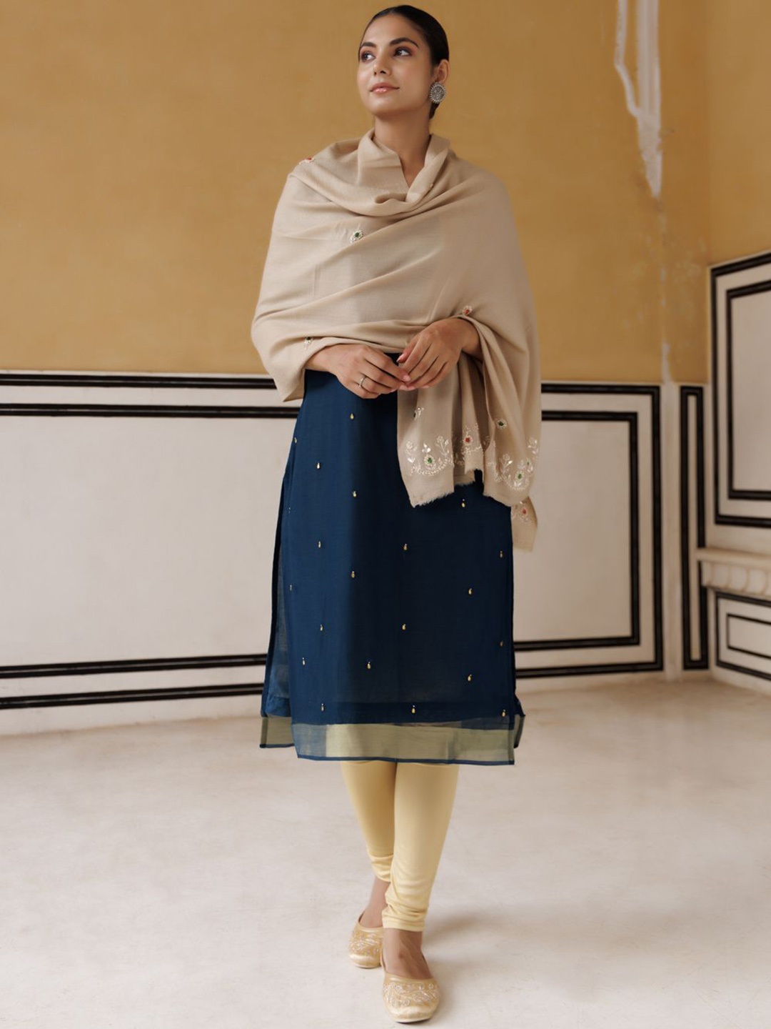 

Geroo Luxe Floral Embroidered Woollen Shawl, Beige