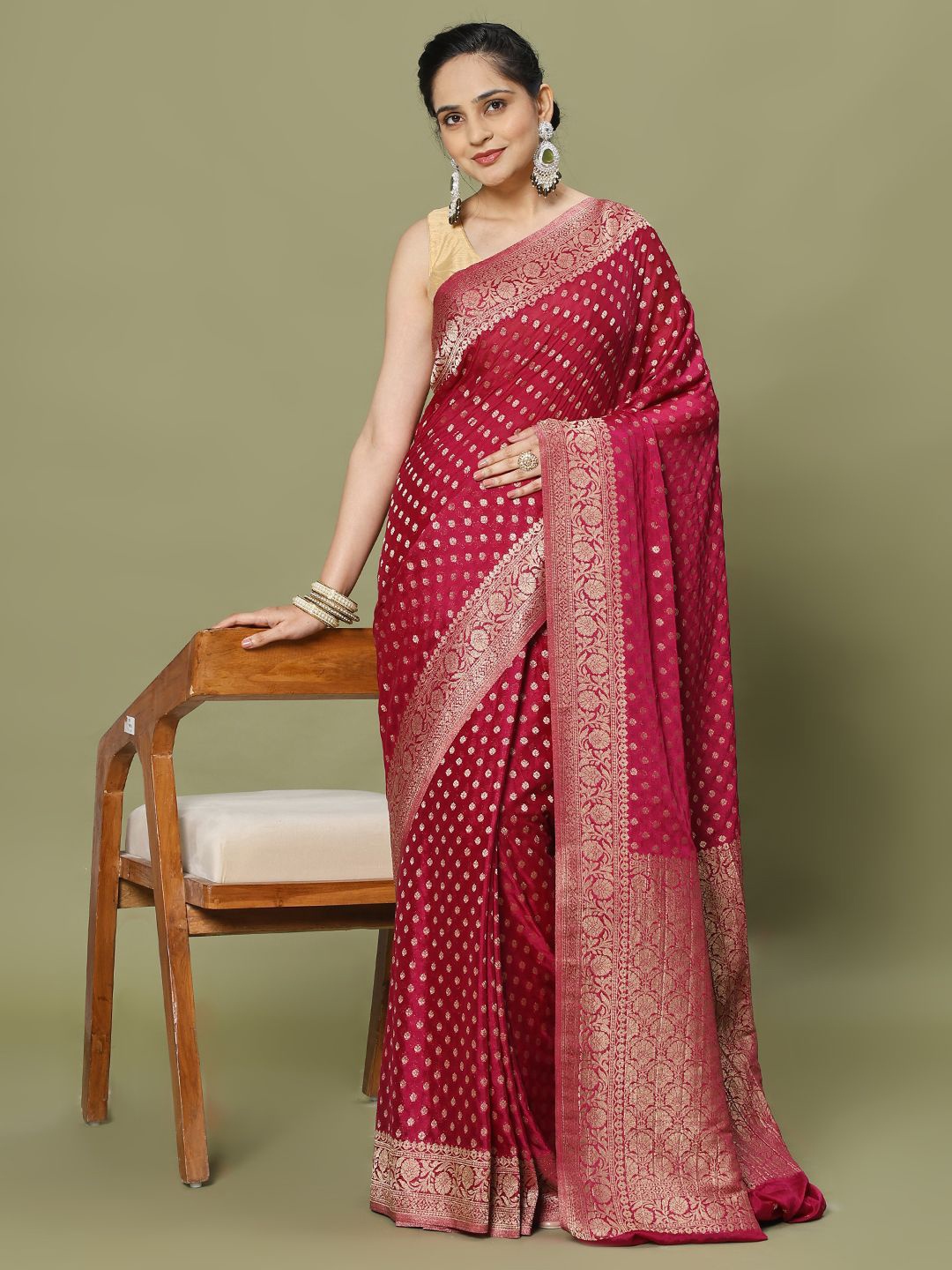 

Meena Bazaar Woven Design Zari Saree, Magenta