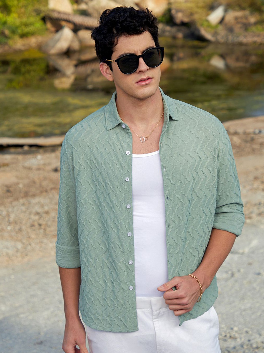 

Campus Sutra Men Comfort Fit Spread Collar Textured Casual Shirt, Green