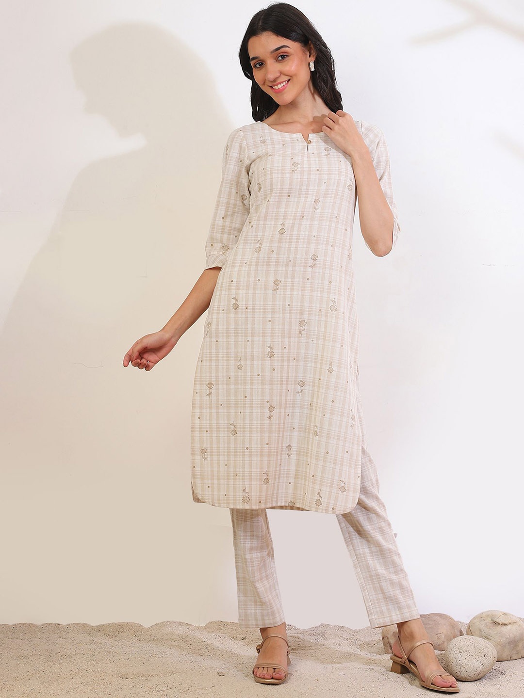 

AURELIA Floral Printed Notch Neck Straight Kurta With Trousers, Beige