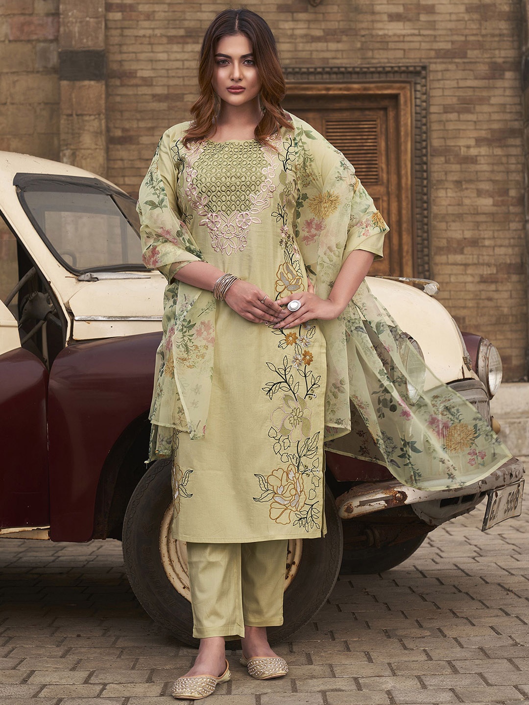 

Tikhi Imli Green Floral Embroidered Thread Work Straight Kurta With Trousers & Dupatta