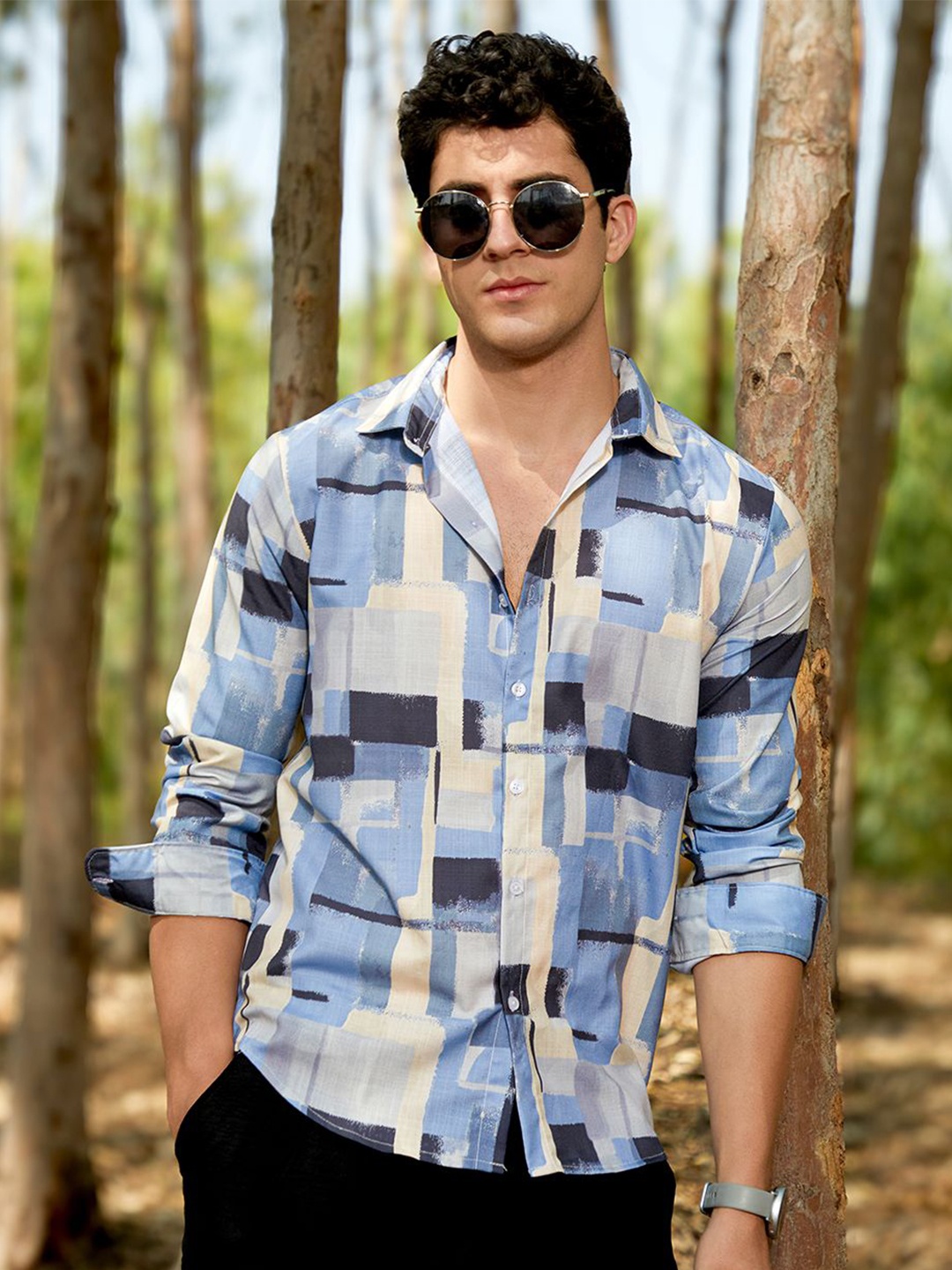 

Campus Sutra Men Comfort Fit Spread Collar Abstract Printed Casual Shirt, White