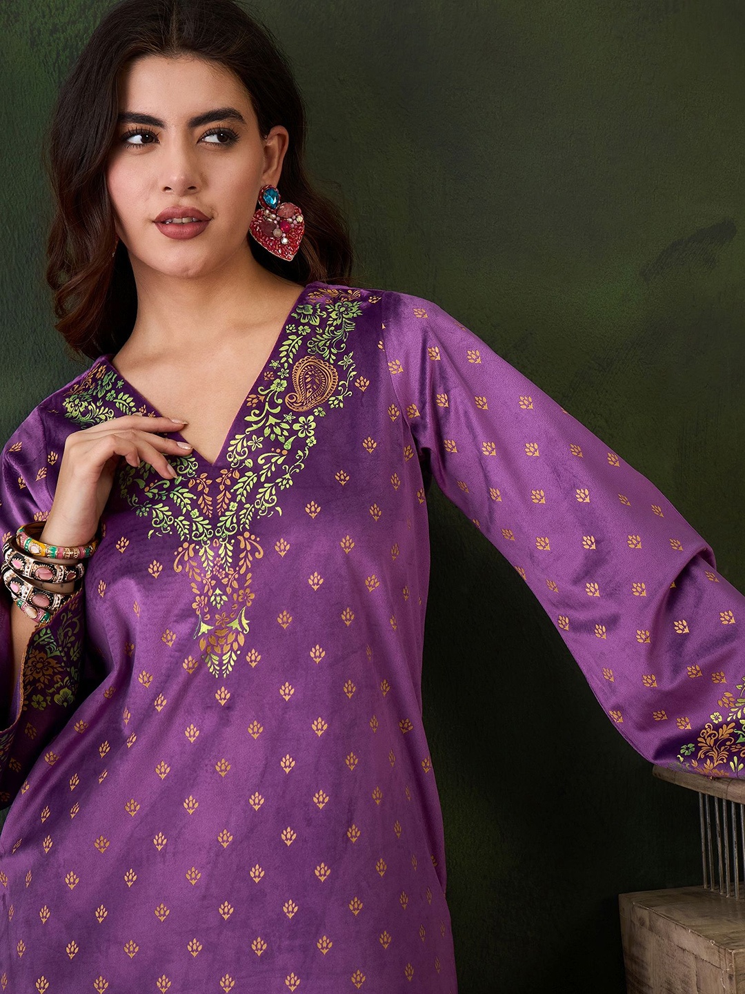 

Sangria Self Design Winterwear V-Neck Kashmiri Phiran Kurta & Trouser, Purple