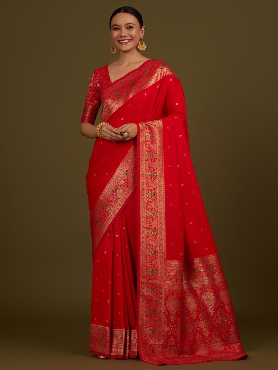 

MONJOLIKA FASHION Woven Design Zari Silk Blend Banarasi Saree, Red