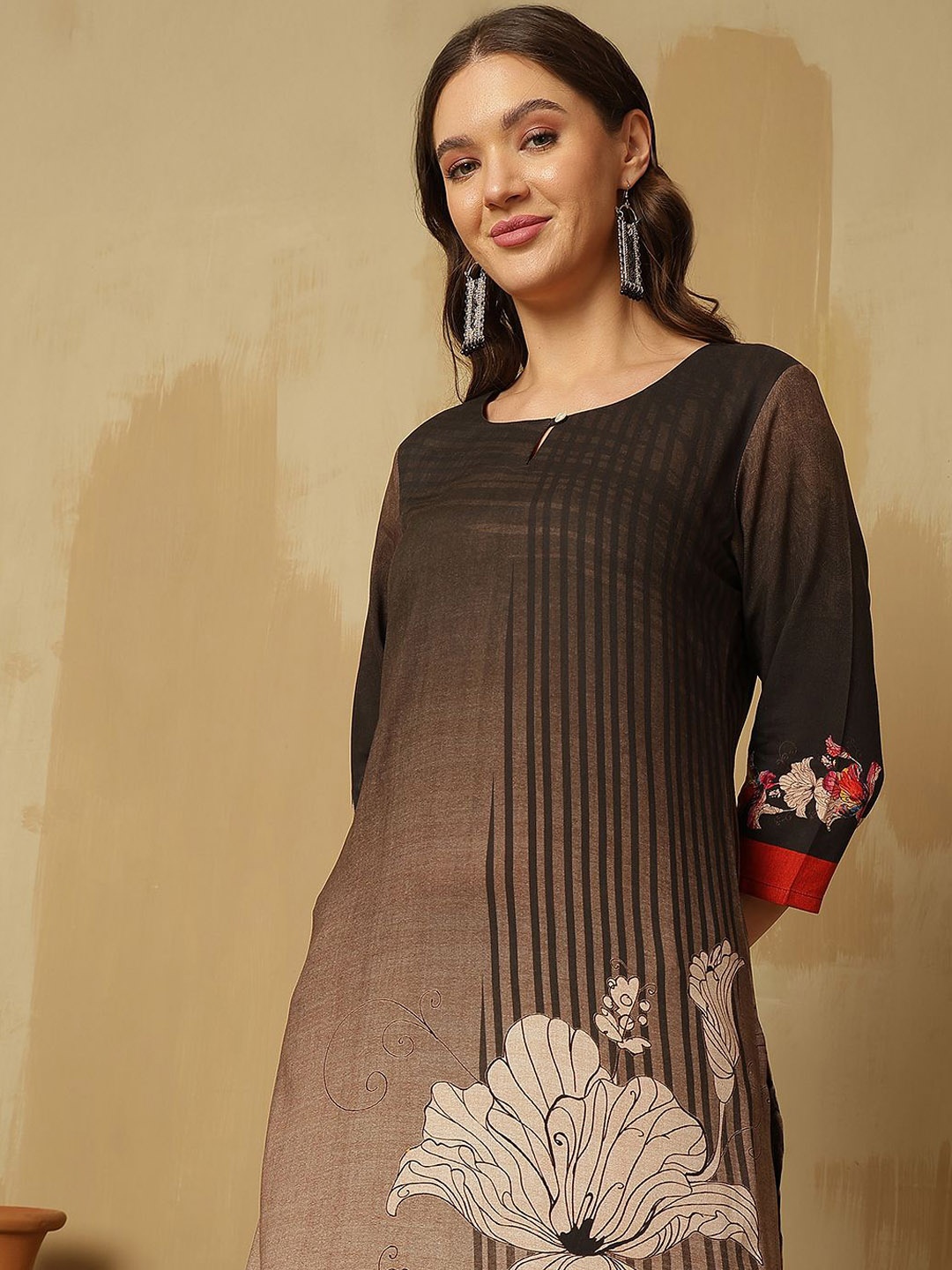 

Anouk Floral Printed Keyhole Neck Straight Kurta, Charcoal