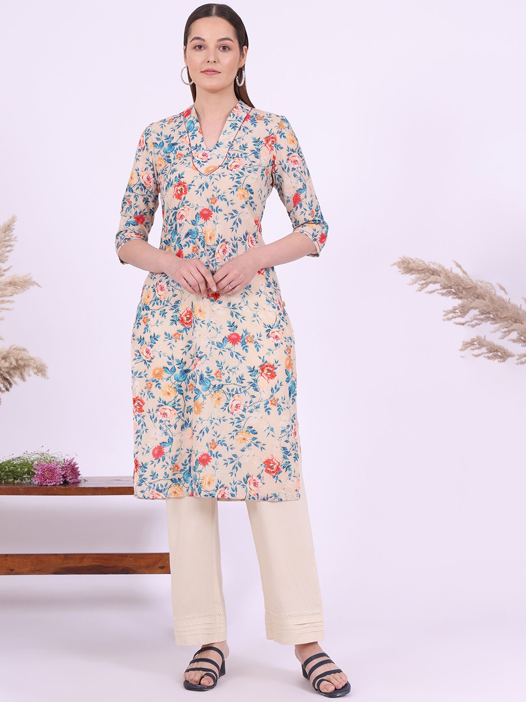 

AURELIA Floral Printed V-Neck Straight Kurta, Beige