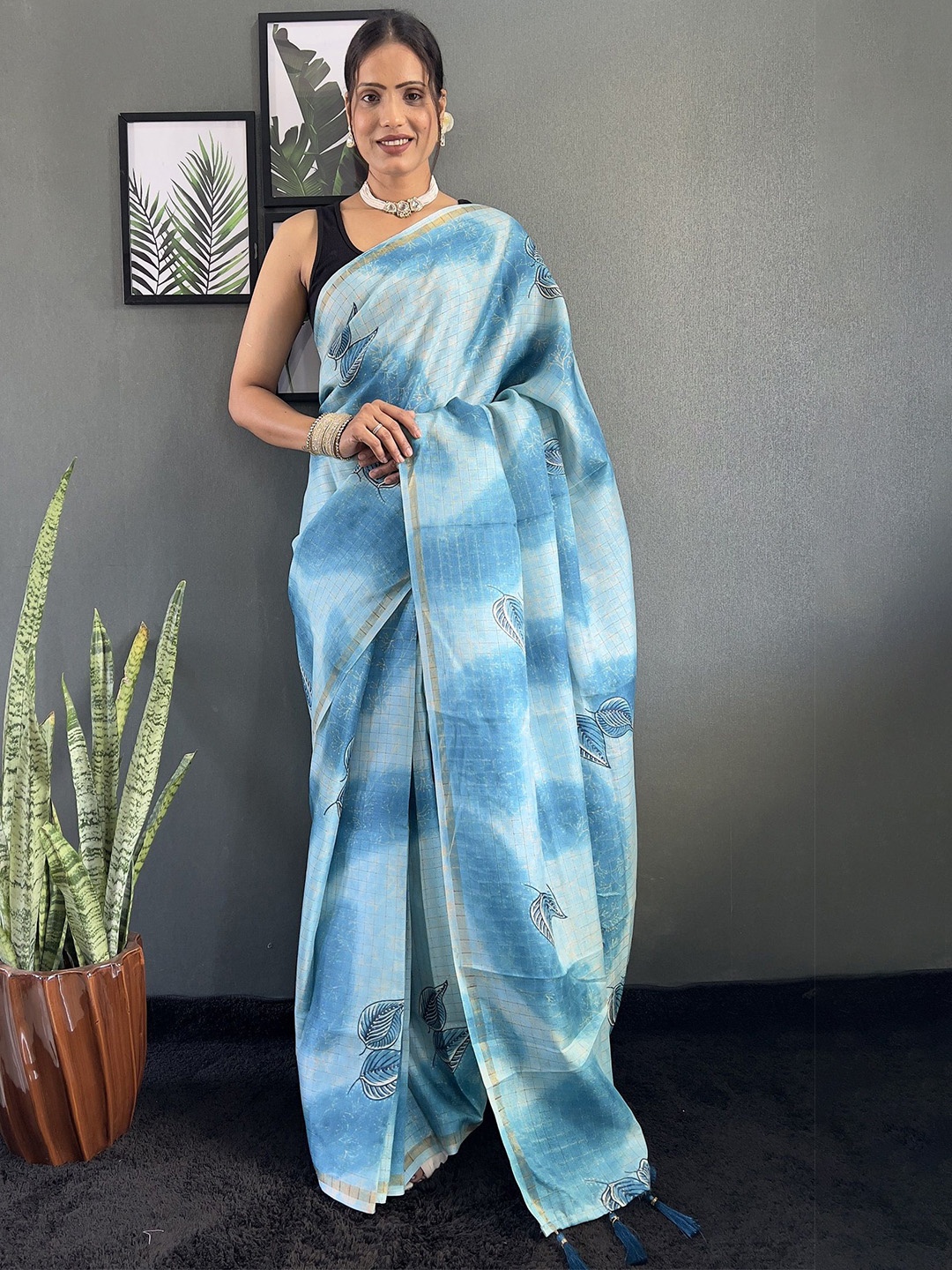 

LADY SHOPI Floral Ready to Wear Saree, Turquoise blue