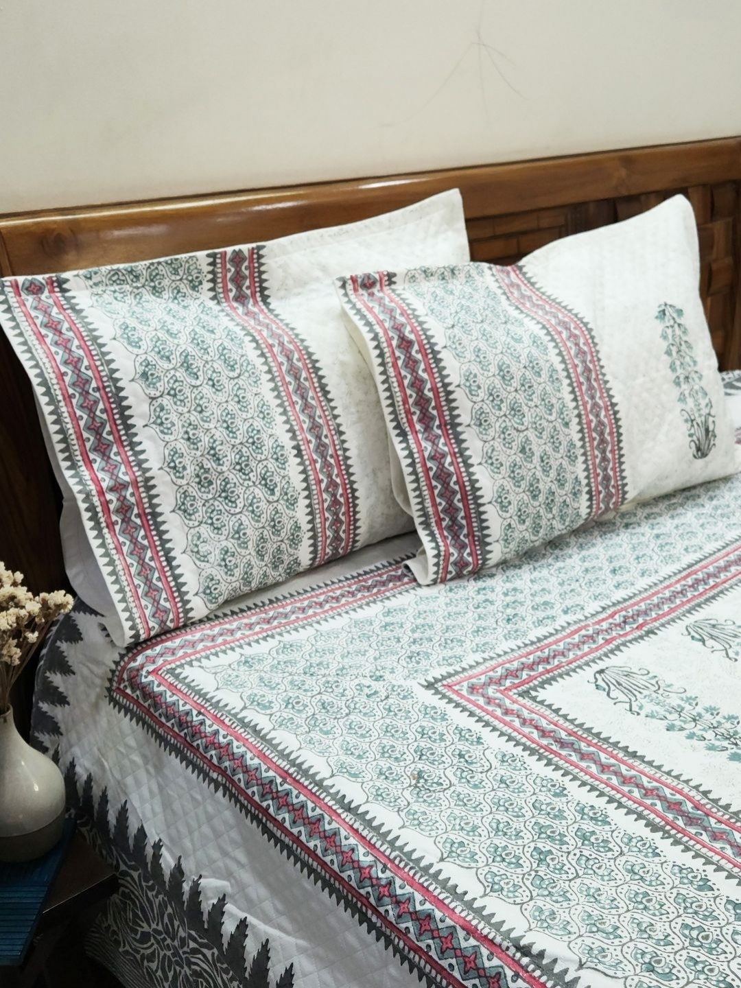 

DESIGN GAATHA 3Pcs Green & Off White Floral Printed Cotton Bed Covers