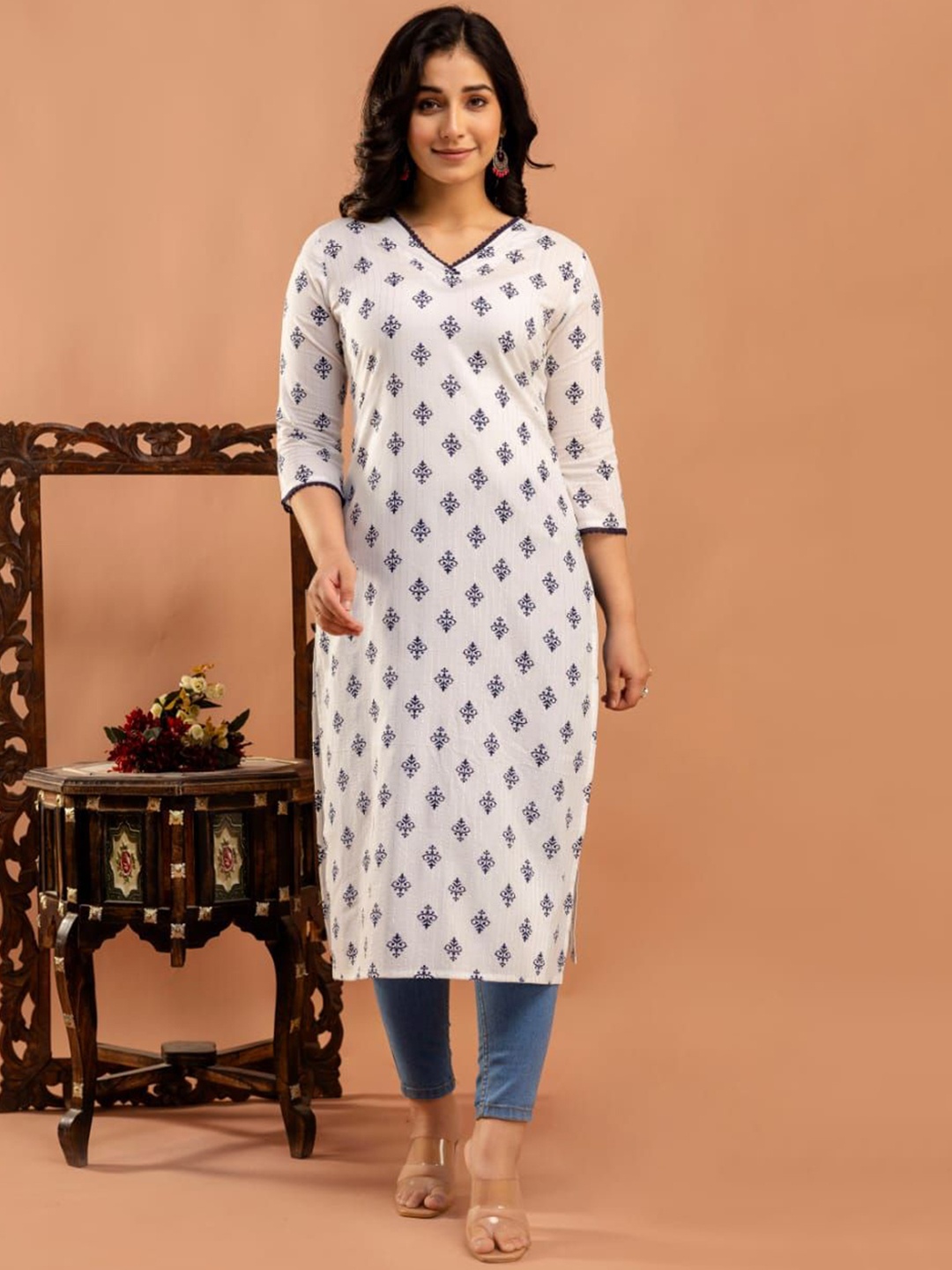 

Nayo Ethnic Motifs Printed V-Neck Pure Cotton Straight Kurta, White