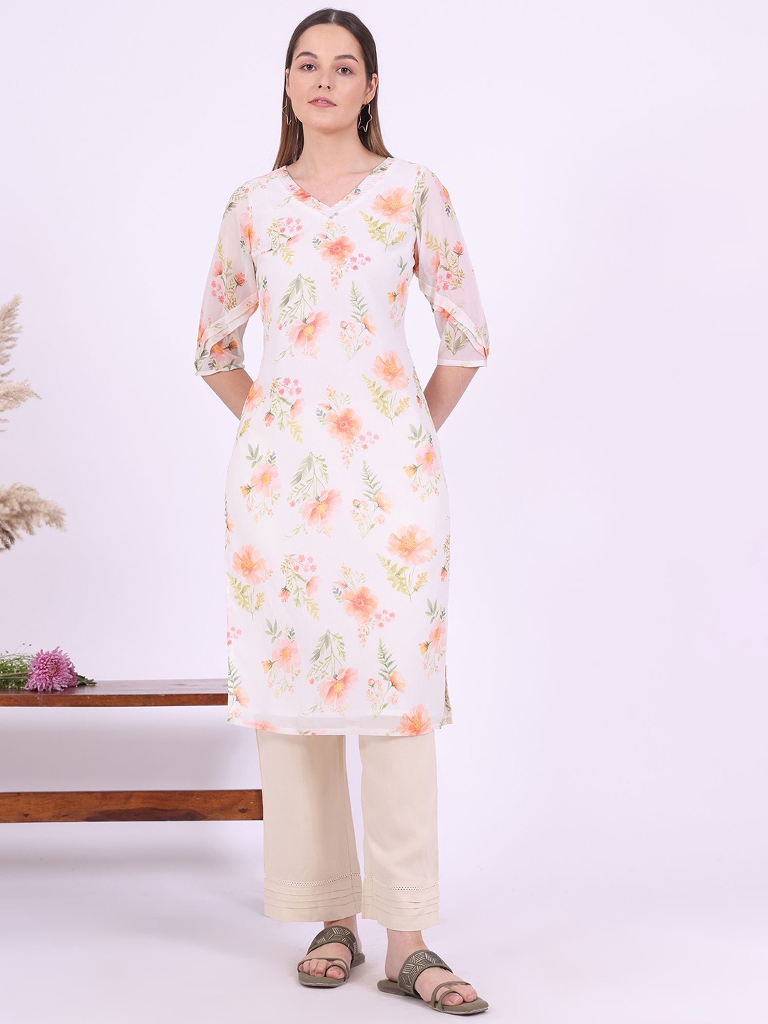 

AURELIA Floral Printed V Neck Kurta, Yellow