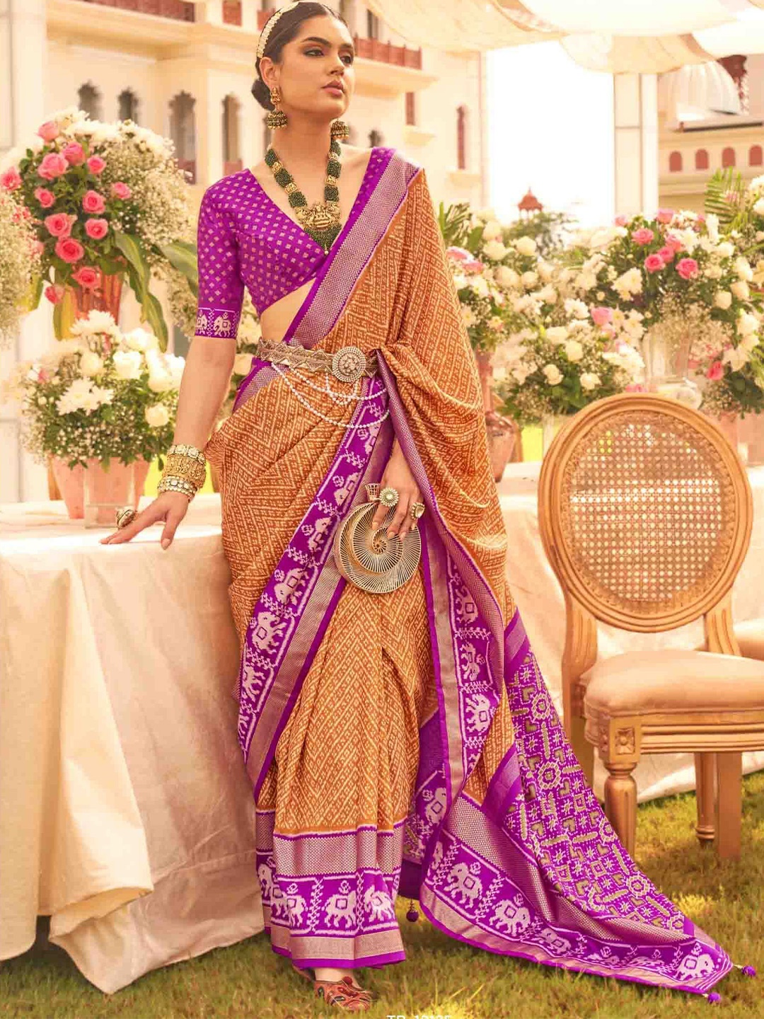 

Blissta Zari Silk Blend Patola Saree, Orange
