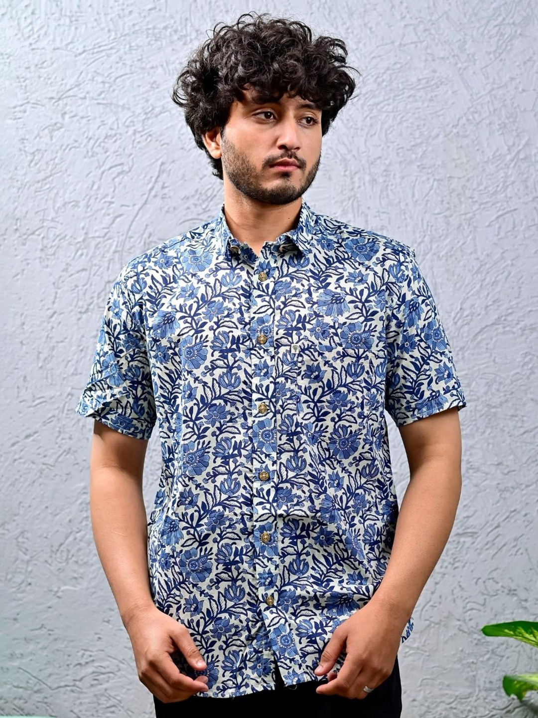 

Hues Fab Men Classic Fit Spread Collar Floral Printed Cotton Casual Shirt, White