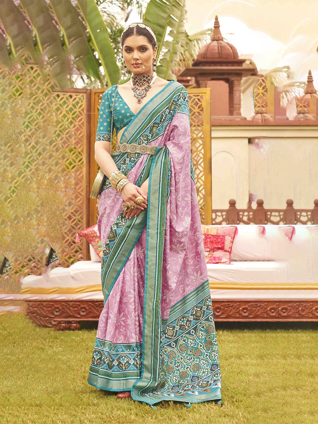 

Blissta Woven Design Silk Blend Patola Saree, Pink