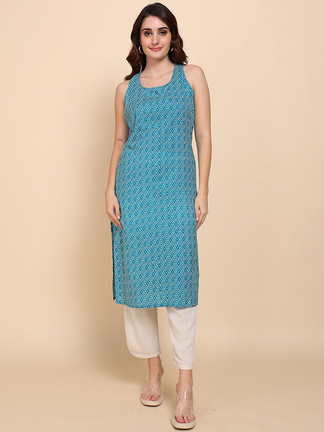 

Label Ceres Geometric Printed Cotton Sleeveless Straight Kurta, Green