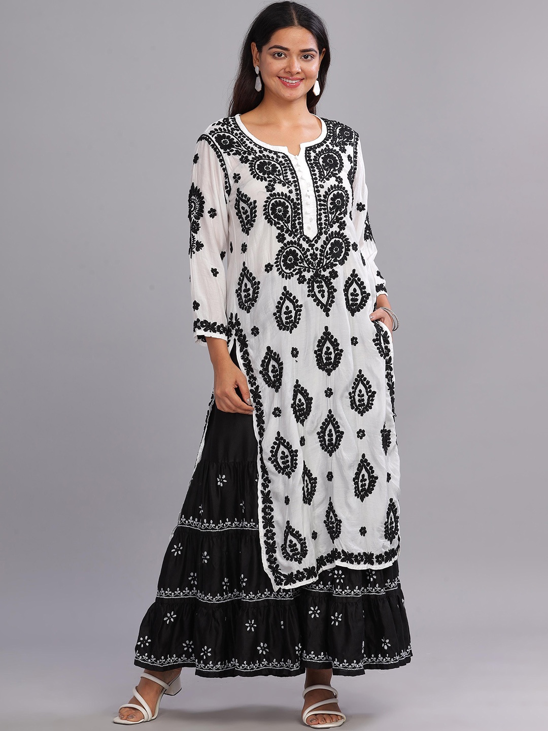 

Club Loom Floral Embroidered Notch Neck Chikankari Chanderi Linen Kurta, White
