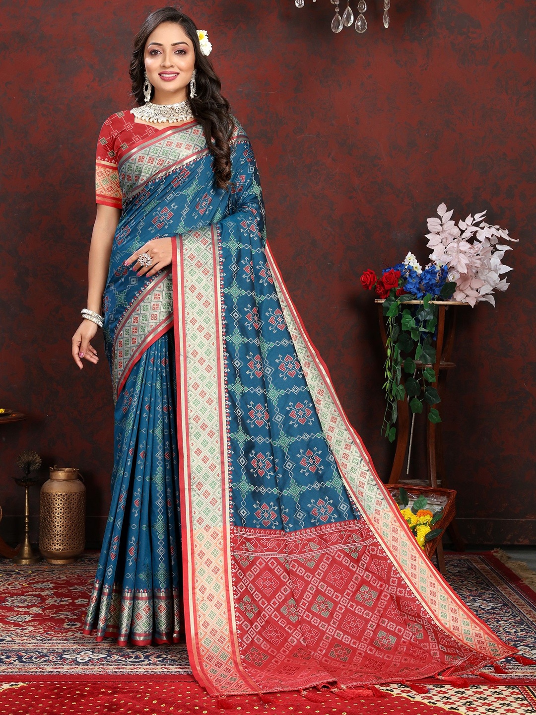 

LeeliPeeri Designer Woven Design Zari Silk Blend Patola Saree, Navy blue