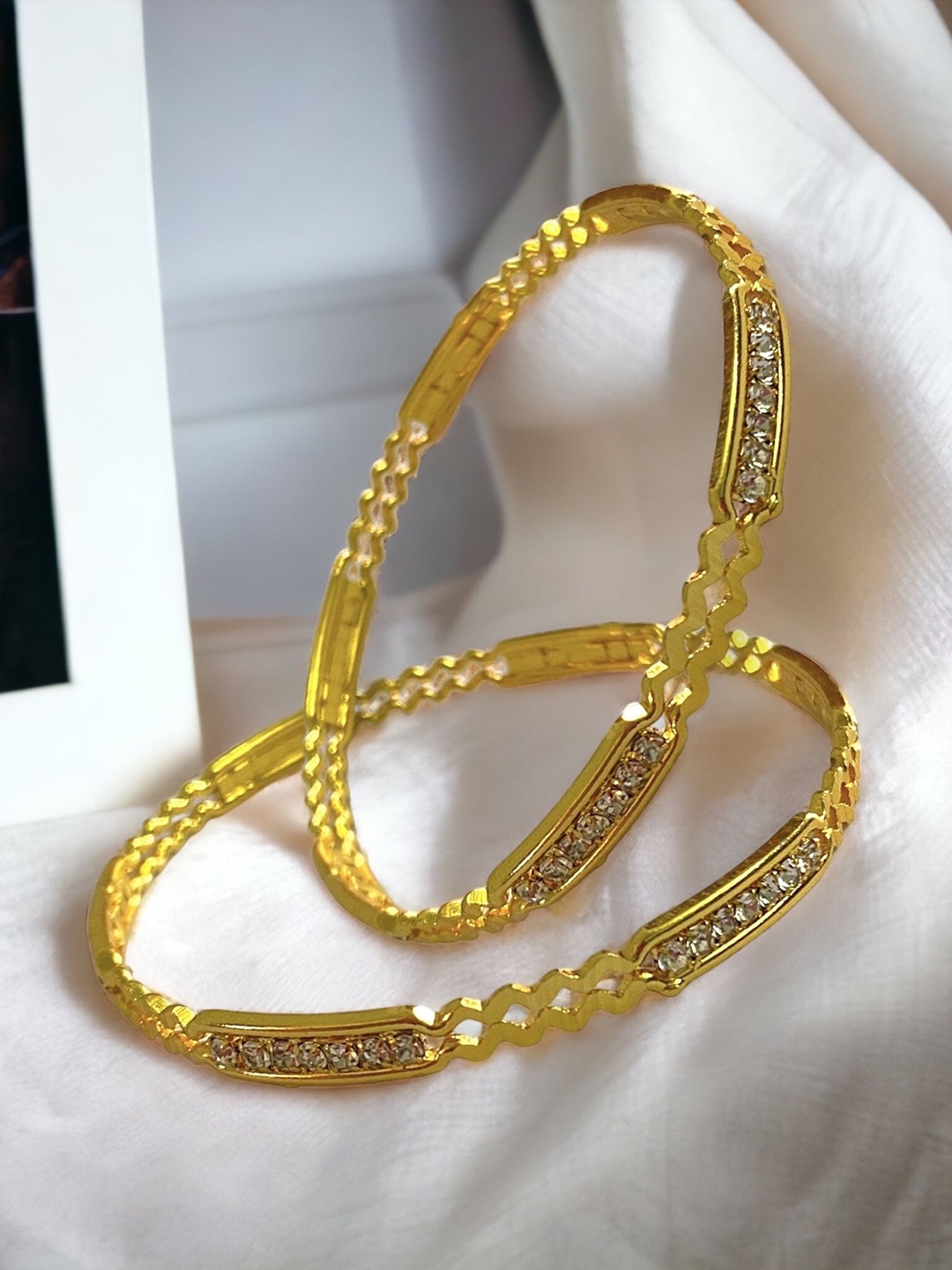 

AARTISAI Set Of 2 Gold-Plated Stones-Studded Bangles