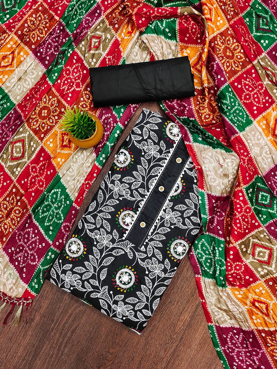 

HERE&NOW Floral Embroidered Thread Work Unstitched Dress Material, Black