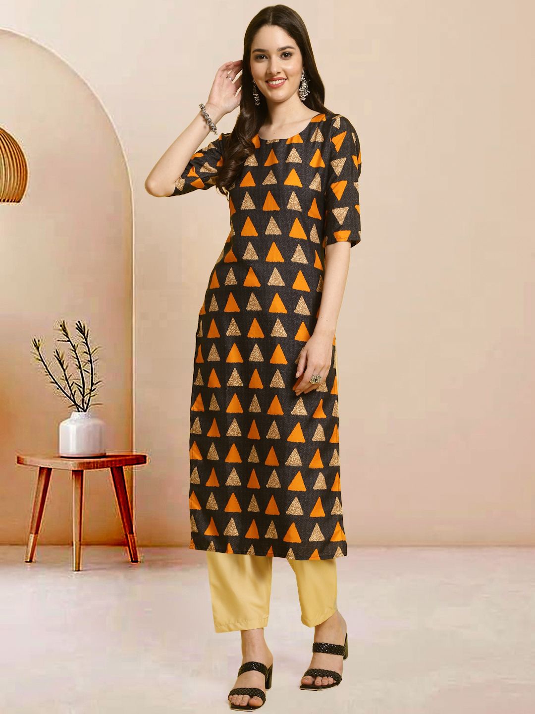 

Moda Rapido Geometric Printed Round Neck Straight Kurta With Trousers, Black