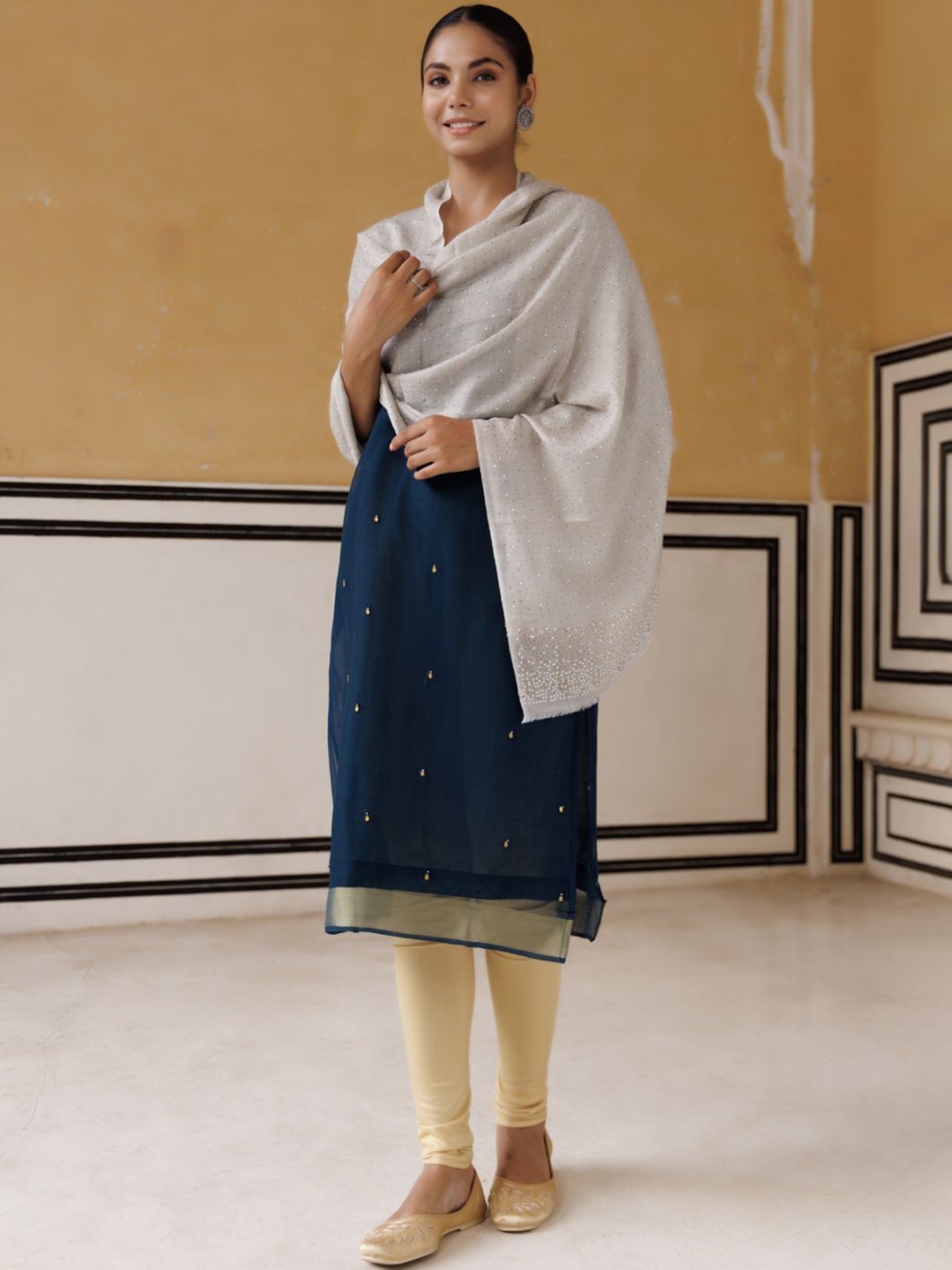 

Geroo Luxe Floral Embroidered Gotta Patti Woollen Shawl, Grey