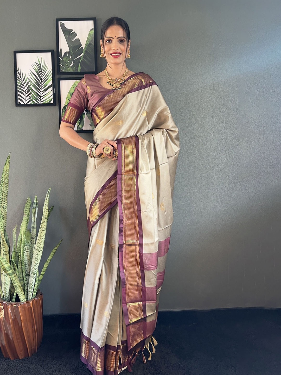 

JULEE Woven Design Zari Kanjeevaram Saree, Brown