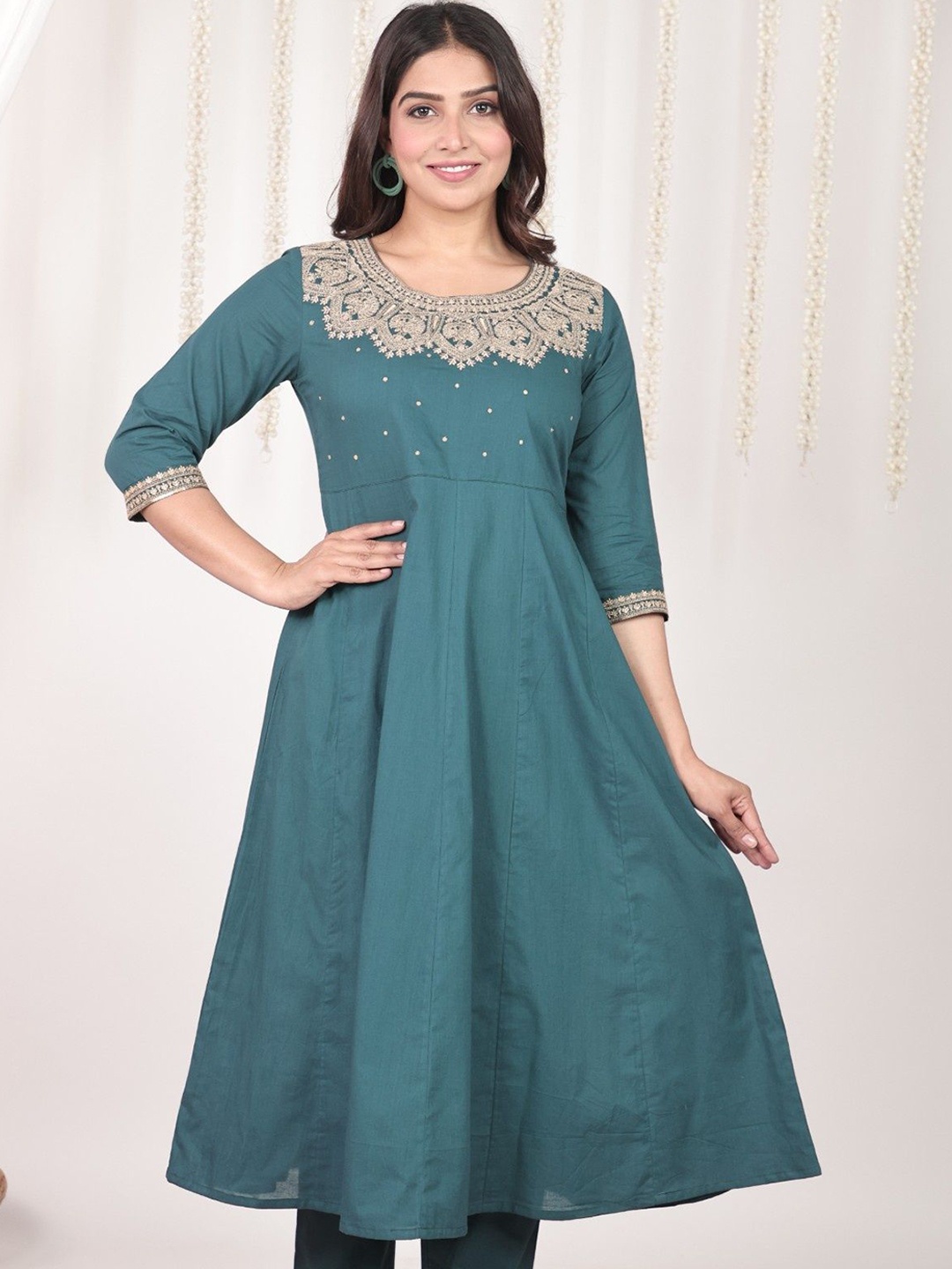 

Aramya Floral Yoke Design Panelled Round Neck Pure Cotton A-line Kurta, Green