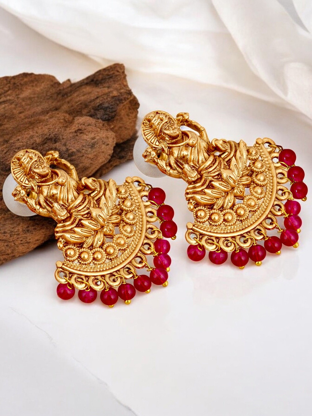 

LUCKY JEWELLERY Gold-Plated Artificial Beaded Contemporary Shaped Drop Earrings