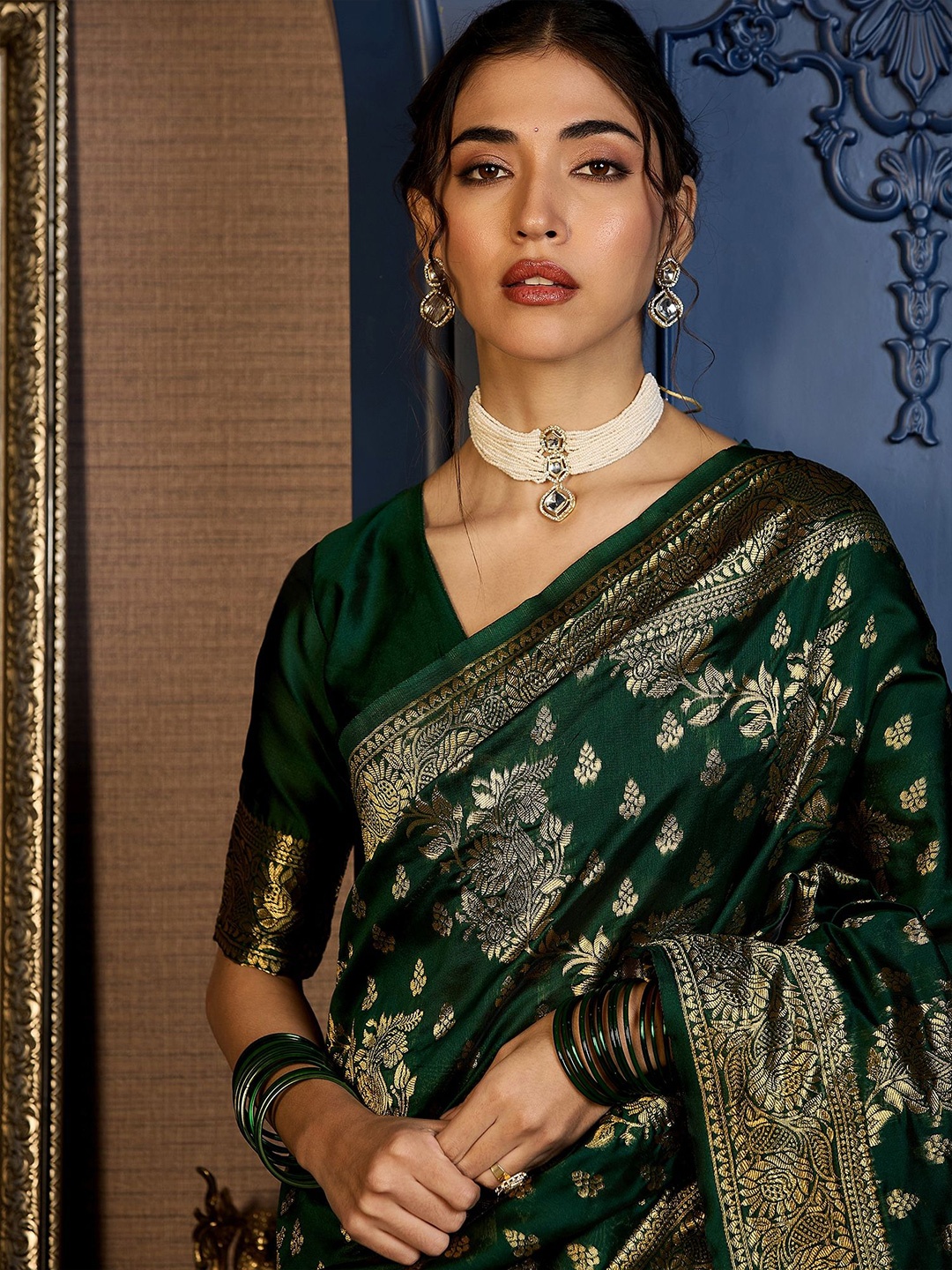 

Sangria Woven Design Saree With Blouse Piece, Green