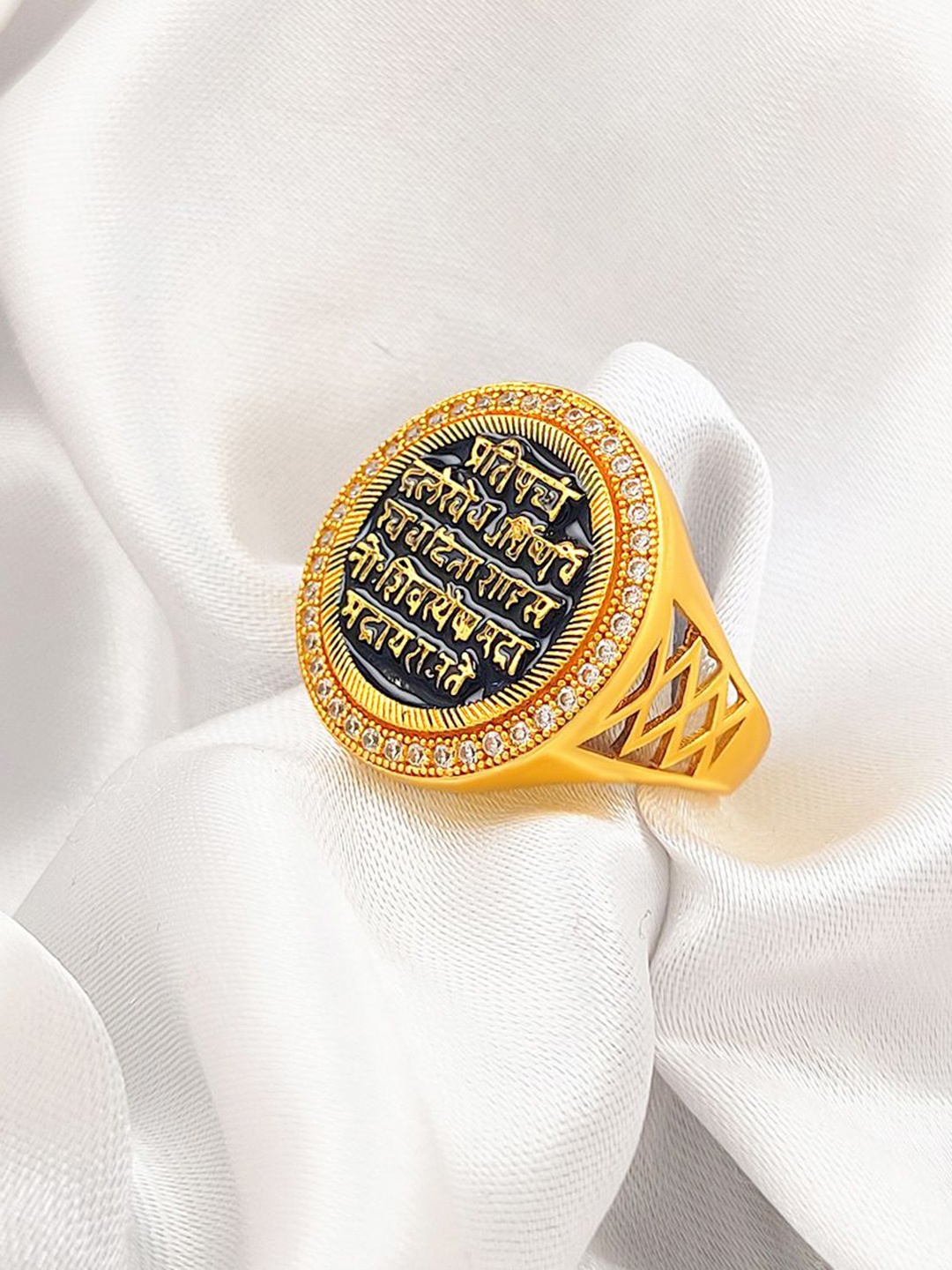 

Saizen Men Stainless Steel Gold-Plated Artificial Stones Studded Textured Finger Ring