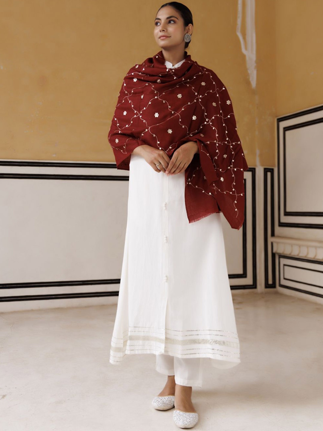 

Geroo Luxe Floral Embroidered Gotta Patti Woollen Shawl, Maroon
