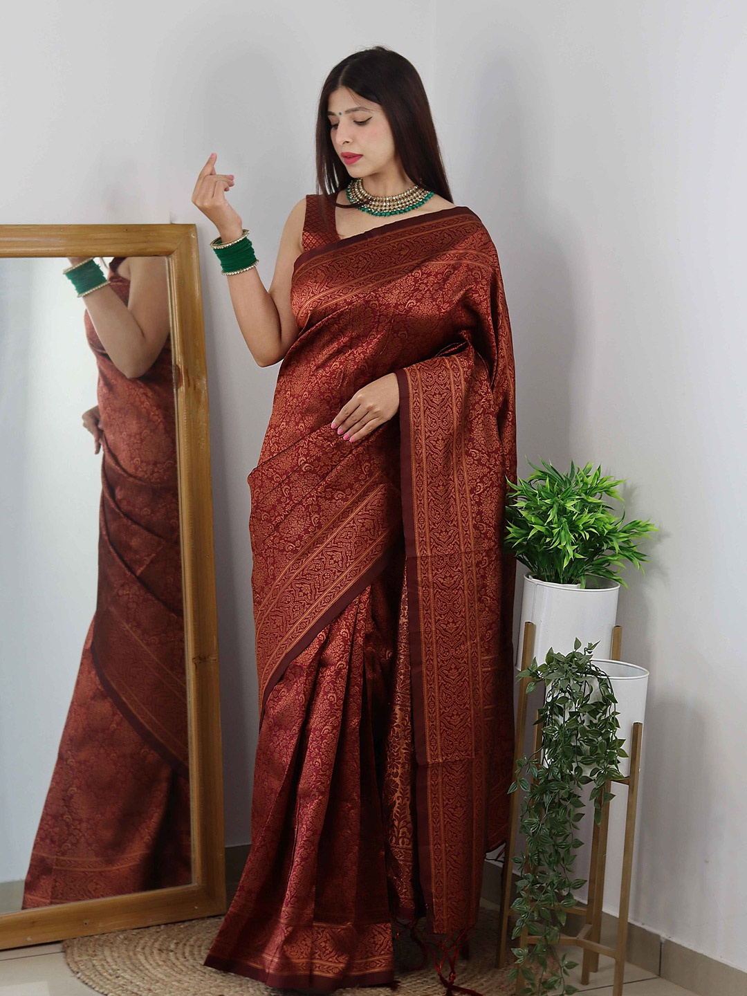 

Krimmple Woven Design Zari Saree, Maroon