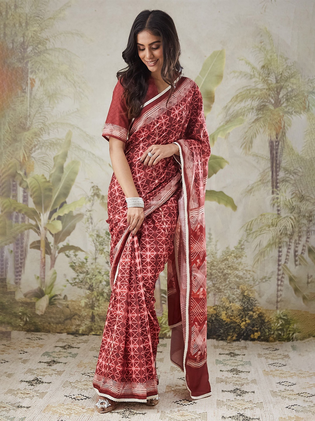 

RACHNA Embellished Geometric Printed Ready to Wear Saree, Maroon